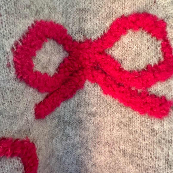 Cozy Oversized Ash Gray and Pink Bow Sweater - Picture 5 of 6